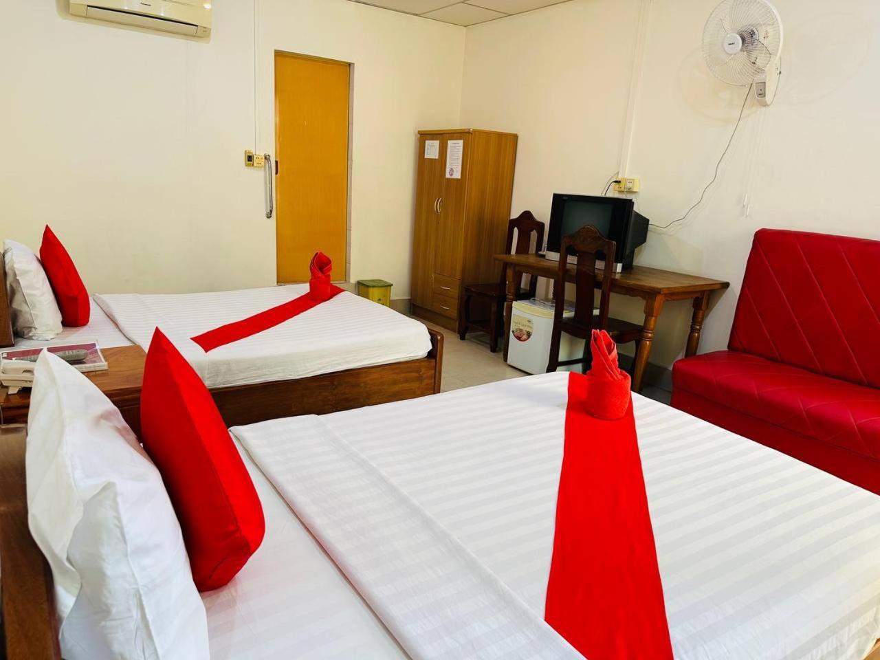 Capitol One Hotel Phnom-Penh Buitenkant foto